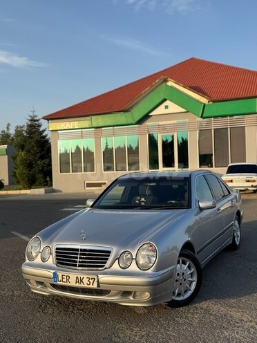 Mercedes E 240 2001, 267,000 km - 2.6 l - Qazax
