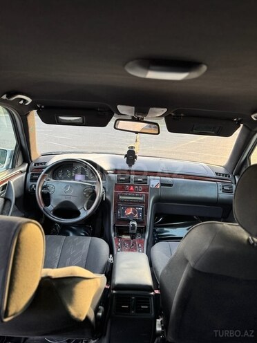 Mercedes E 240 2001, 267,000 km - 2.6 l - Qazax