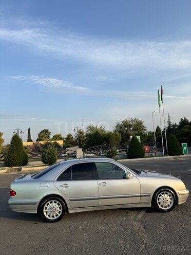 Mercedes E 240 2001, 267,000 km - 2.6 l - Qazax