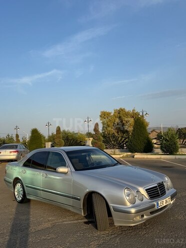 Mercedes E 240 2001, 267,000 km - 2.6 l - Qazax