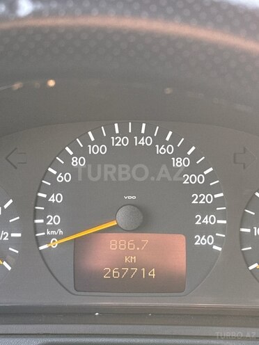 Mercedes E 240 2001, 267,000 km - 2.6 l - Qazax