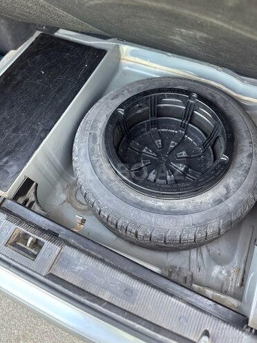 Mercedes E 240 2001, 267,000 km - 2.6 l - Qazax