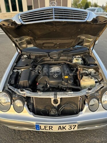 Mercedes E 240 2001, 267,000 km - 2.6 l - Qazax