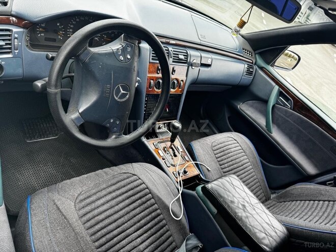 Mercedes E 220 1999, 192,000 km - 2.2 l - Bakı