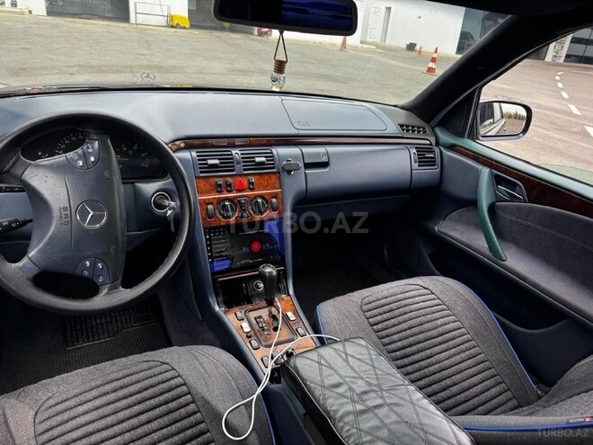 Mercedes E 220 1999, 192,000 km - 2.2 l - Bakı