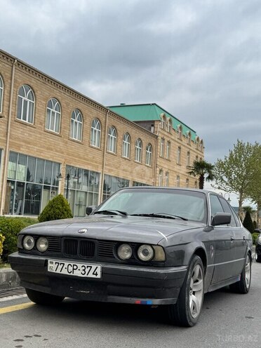 BMW 520 1989, 490,555 km - 2.0 л - Zaqatala