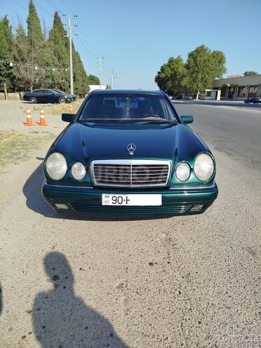 Mercedes E 230 1996, 403,285 km - 2.3 l - Göygöl