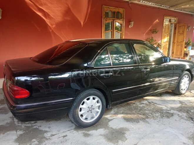 Mercedes E 320 1999, 260,000 km - 3.2 л - İmişli
