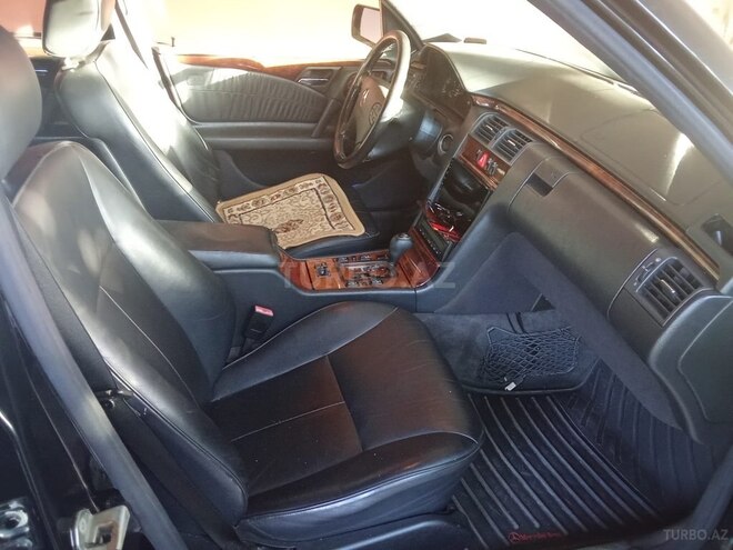Mercedes E 320 1999, 260,000 km - 3.2 л - İmişli