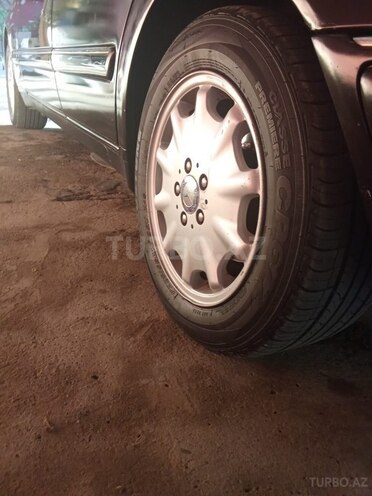 Mercedes E 320 1999, 260,000 km - 3.2 л - İmişli