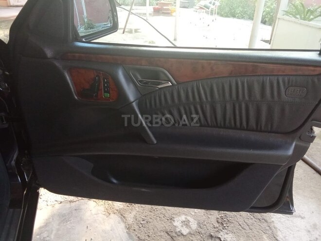 Mercedes E 320 1999, 260,000 km - 3.2 л - İmişli