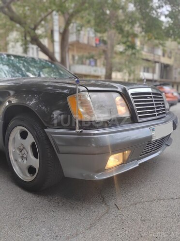 Mercedes E 220 1995, 290,000 km - 2.2 l - Bakı