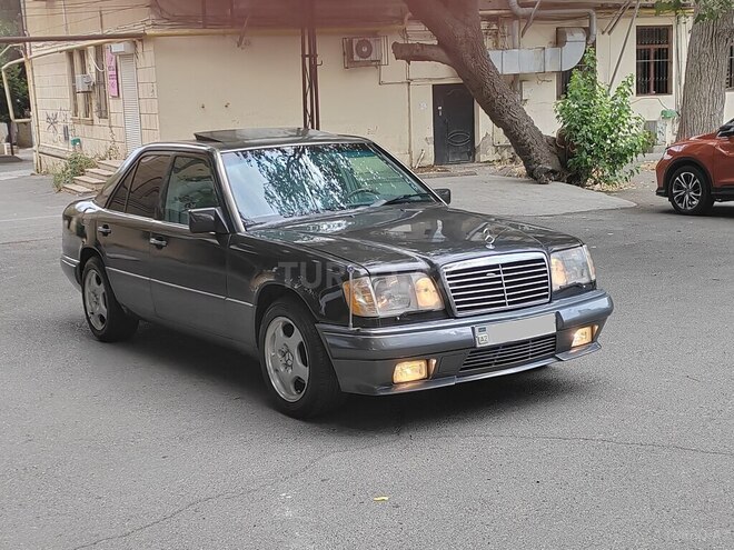 Mercedes E 220 1995, 290,000 km - 2.2 l - Bakı