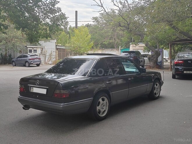Mercedes E 220 1995, 290,000 km - 2.2 l - Bakı
