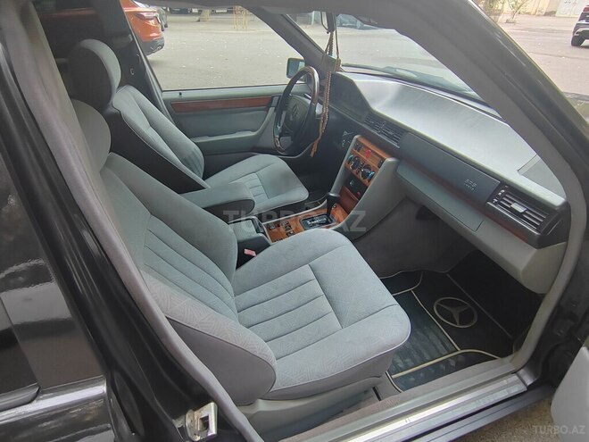 Mercedes E 220 1995, 290,000 km - 2.2 l - Bakı