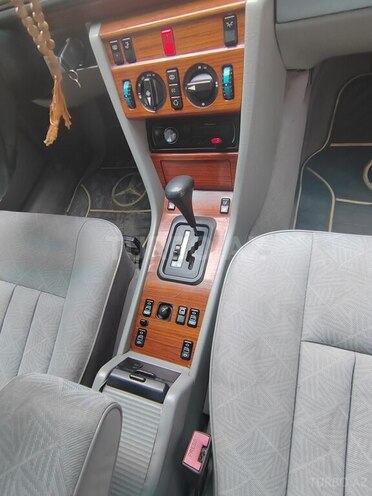 Mercedes E 220 1995, 290,000 km - 2.2 l - Bakı