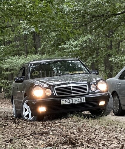 Mercedes E 240 1999, 340,000 km - 2.4 л - Bakı