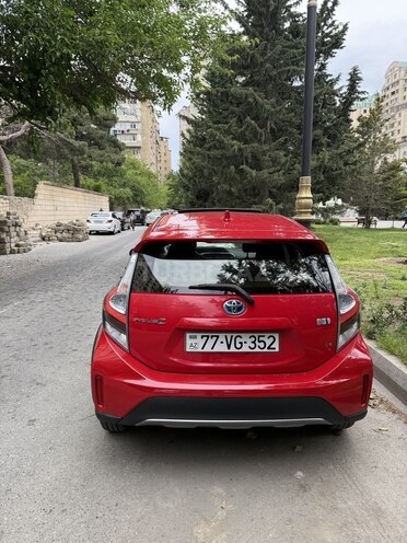 Toyota Prius C 2018, 220,000 km - 1.5 l - Bakı