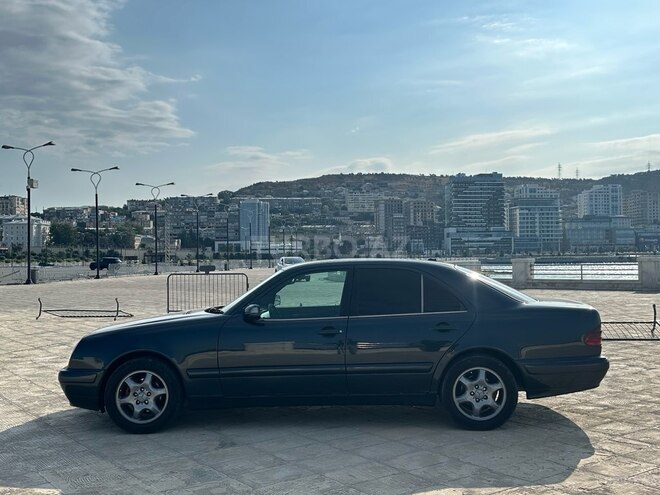 Mercedes E 220 2001, 316,000 km - 2.2 l - Bakı