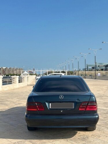 Mercedes E 220 2001, 316,000 km - 2.2 l - Bakı