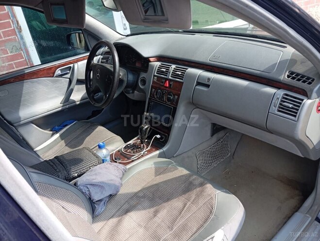 Mercedes E 220 2001, 775,000 km - 2.2 l - Saatlı