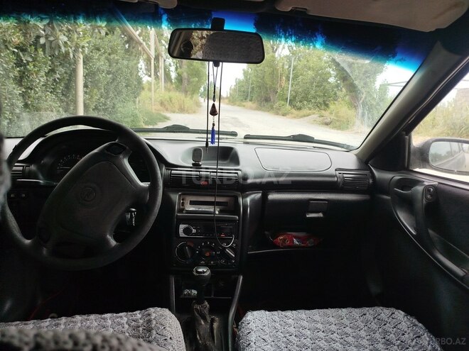 Opel Astra 1997, 300,000 km - 1.6 l - Quba
