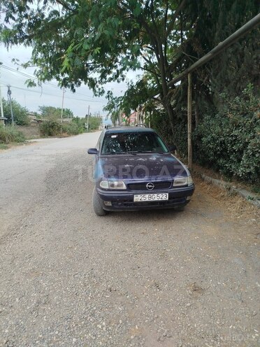 Opel Astra 1997, 300,000 km - 1.6 l - Quba