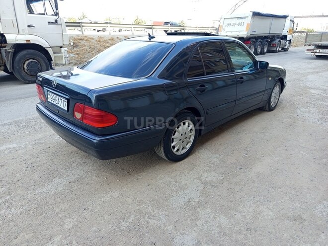 Mercedes E 240 1999, 228,000 km - 2.4 l - Bakı