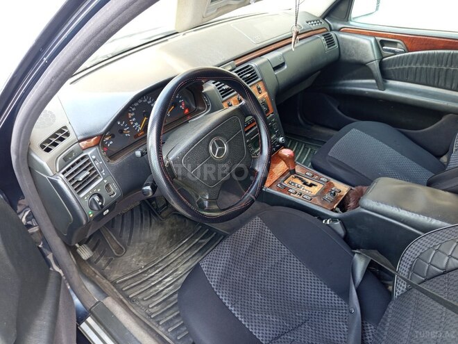 Mercedes E 240 1999, 228,000 km - 2.4 l - Bakı