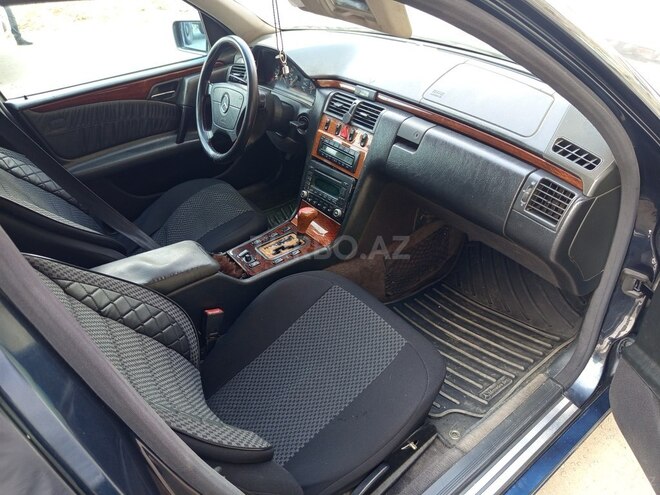 Mercedes E 240 1999, 228,000 km - 2.4 l - Bakı