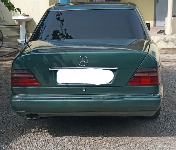 Mercedes E 300 1994, 100,000 km - 3.0 l - Bakı