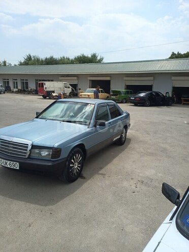 Mercedes 190 1990, 500,000 km - 2.0 л - Salyan