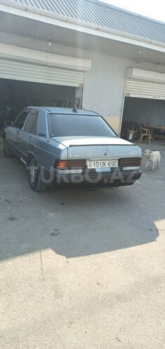 Mercedes 190 1990, 500,000 km - 2.0 л - Salyan