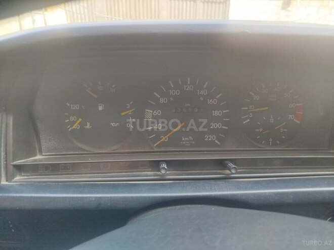 Mercedes 190 1993, 238,597 km - 2.0 л - Qusar