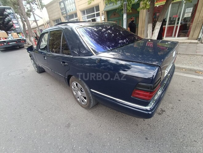 Mercedes E 220 1993, 270,000 km - 2.2 l - Qazax