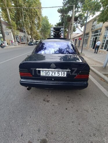 Mercedes E 220 1993, 270,000 km - 2.2 l - Qazax