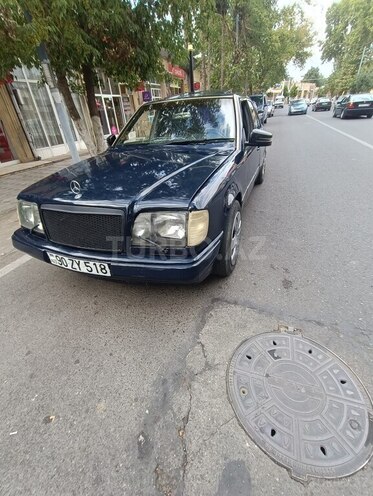 Mercedes E 220 1993, 270,000 km - 2.2 l - Qazax