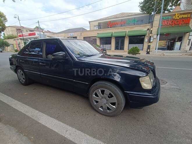 Mercedes E 220 1993, 270,000 km - 2.2 l - Qazax