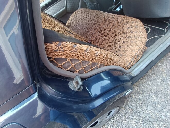 Mercedes E 220 1993, 270,000 km - 2.2 l - Qazax