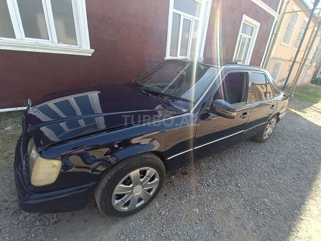 Mercedes E 220 1993, 270,000 km - 2.2 l - Qazax
