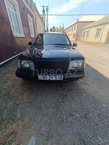Mercedes E 220 1993, 270,000 km - 2.2 l - Qazax