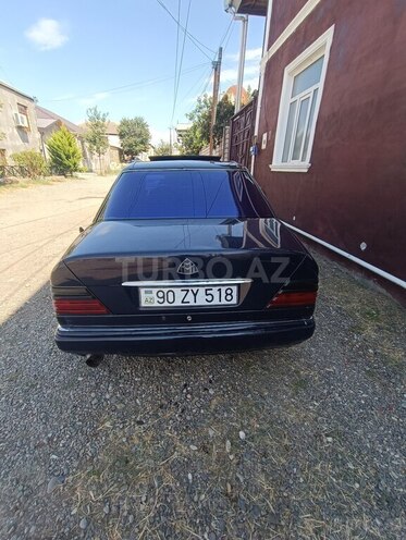 Mercedes E 220 1993, 270,000 km - 2.2 l - Qazax