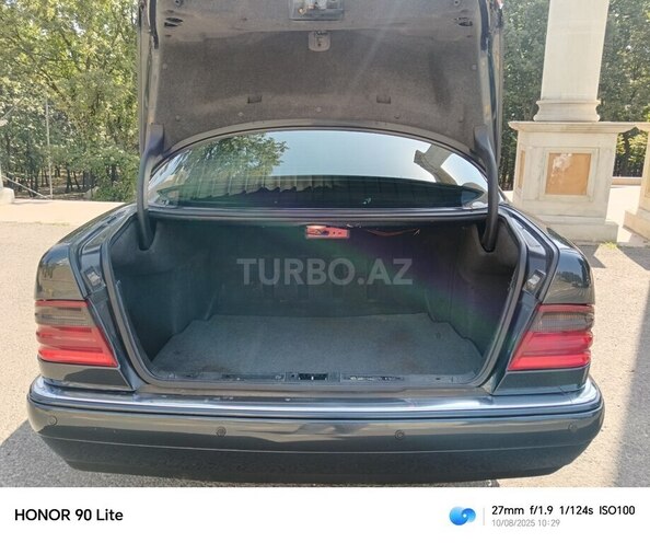 Mercedes E 240 1998, 263,165 km - 2.4 l - Tovuz