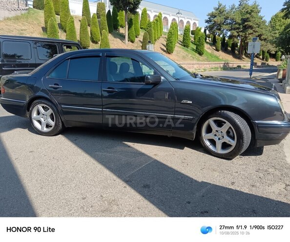 Mercedes E 240 1998, 263,165 km - 2.4 l - Tovuz
