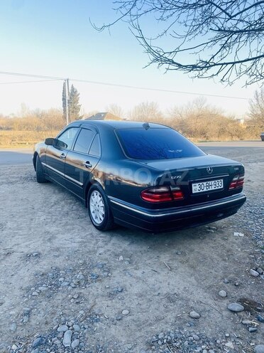 Mercedes E 270 2001, 518,000 km - 2.7 l - İmişli