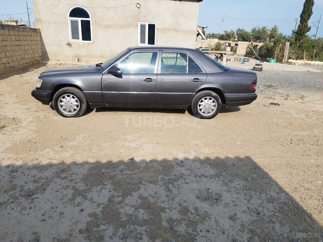 Mercedes E 220 1994, 250,000 km - 2.2 l - Bakı