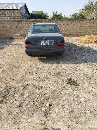 Mercedes E 220 1994, 250,000 km - 2.2 l - Bakı