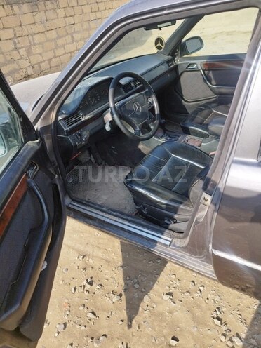 Mercedes E 220 1994, 250,000 km - 2.2 l - Bakı