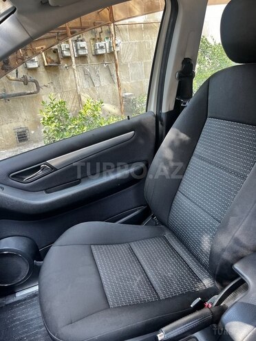 Mercedes B 180 2013, 110,900 km - 1.6 l - Bakı