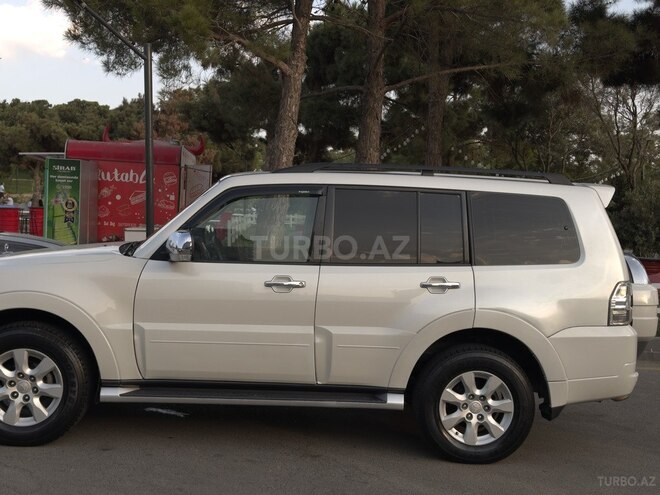 Mitsubishi Pajero 2012, 362,000 km - 3.5 л - Bakı